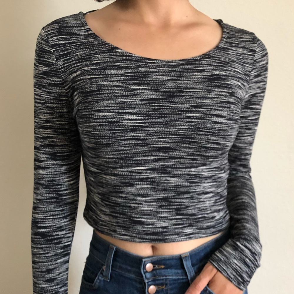 H&M Divided black long sleeve crop top